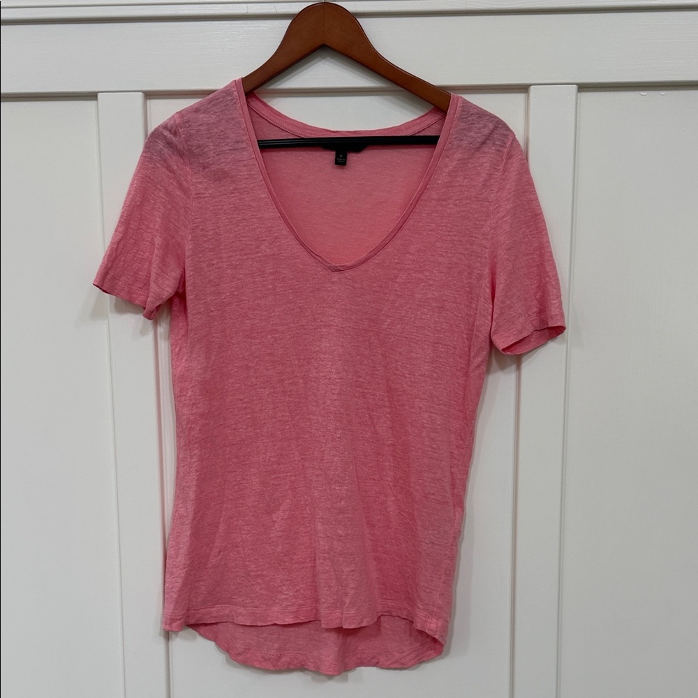 Banana Republic Women's V-Neck Pink Linen Tee